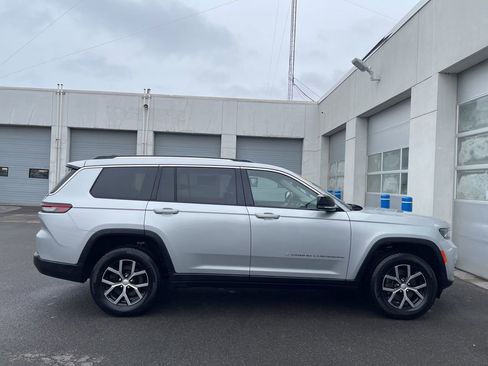 Used 2023 Jeep Grand Cherokee L Limited image 8