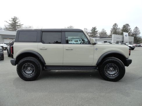 Used 2025 Ford Bronco Outer Banks w/ Sasquatch Package AWD/4WD image 4