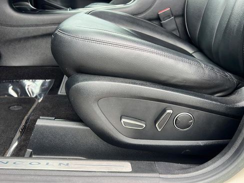 Used 2017 Lincoln MKC Premiere image 29