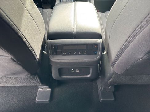 Used 2025 Nissan Pathfinder SV image 25