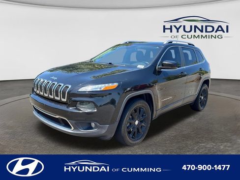 Used 2017 Jeep Cherokee Limited w/ Luxury Group AWD/4WD image 3