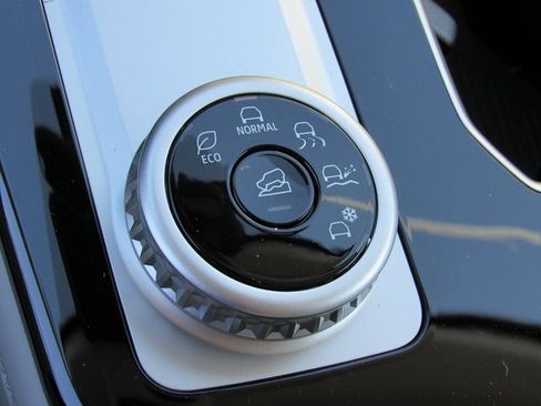 New 2025 Mitsubishi Outlander SE image 20