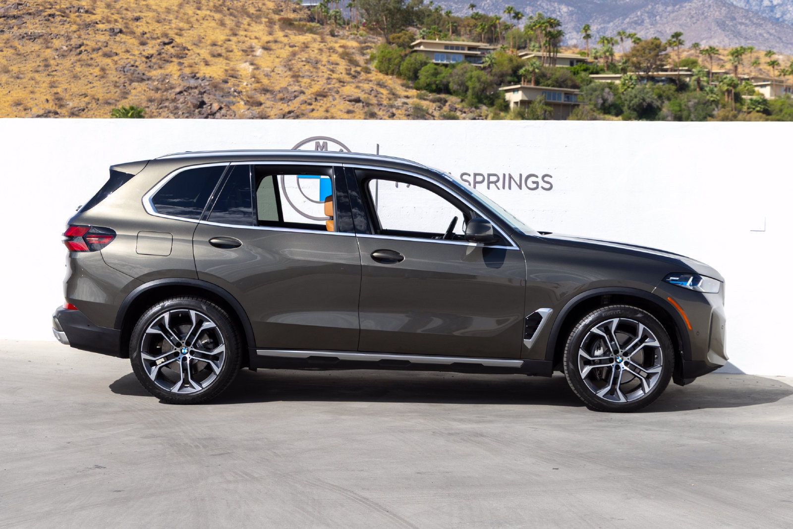 Certified 2024 BMW X5 xDrive40i w/ Premium Package AWD/4WD image 6