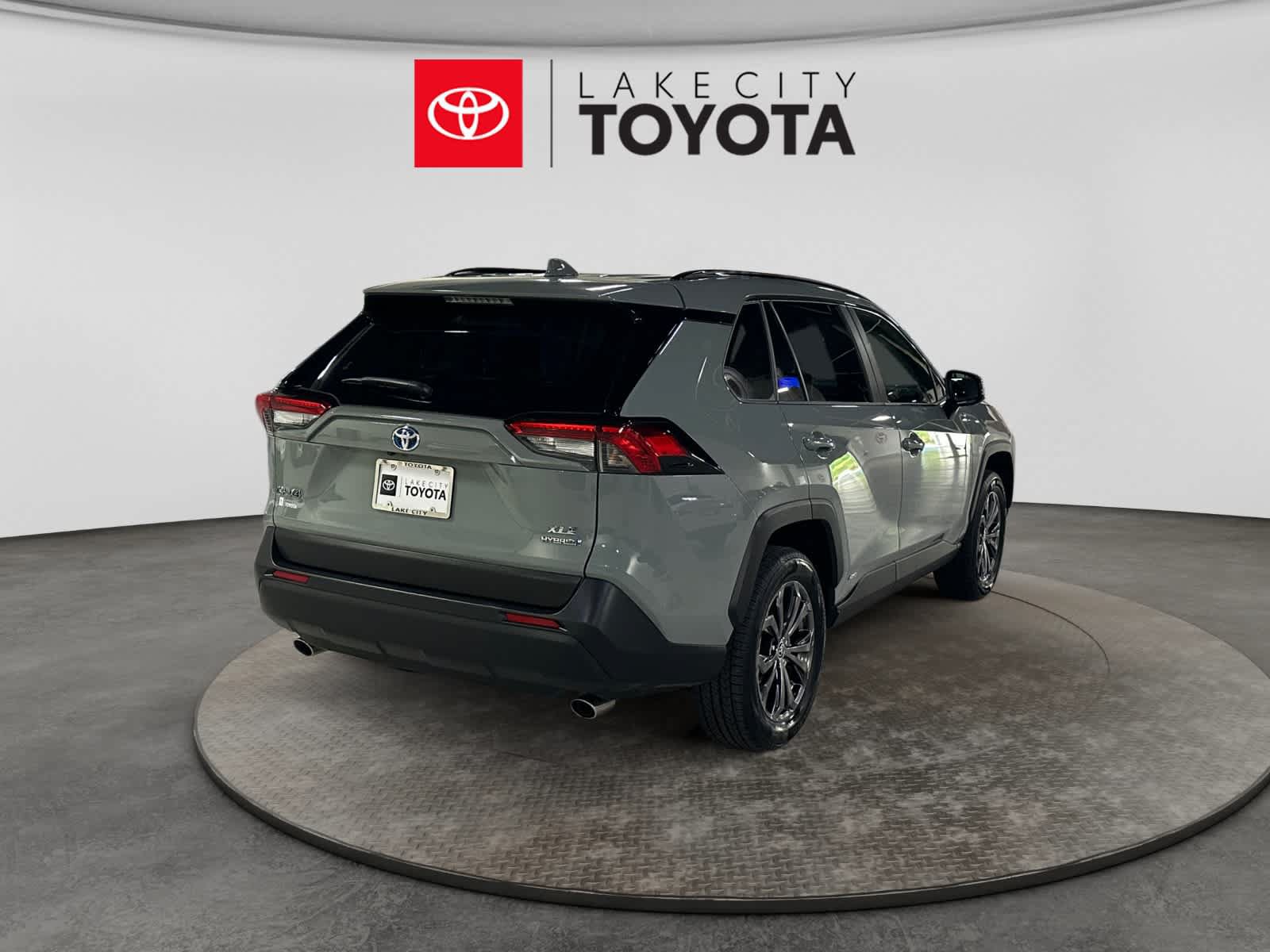 Used 2023 Toyota RAV4 XLE Premium AWD/4WD image 9