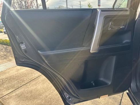 Certified 2016 Toyota 4Runner SR5 AWD/4WD image 13