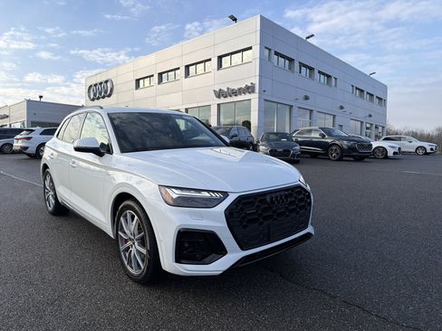 Certified 2024 Audi Q5 e Prestige AWD/4WD image 1