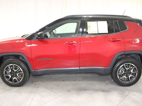 Used 2025 Jeep Compass Trailhawk AWD/4WD image 6
