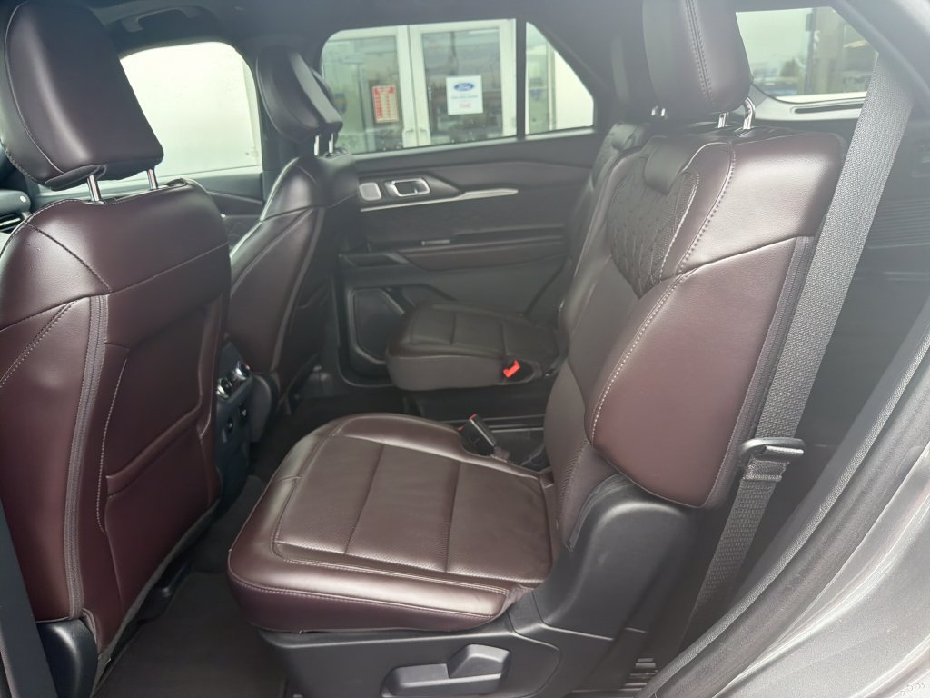Used 2025 Ford Explorer Platinum w/ LUX Leather Package AWD/4WD image 23
