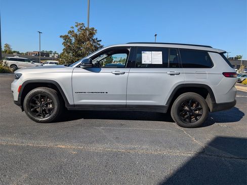 Used 2024 Jeep Grand Cherokee L Laredo image 7