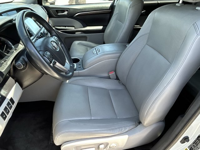 Used 2016 Toyota Highlander Limited Platinum FWD image 18