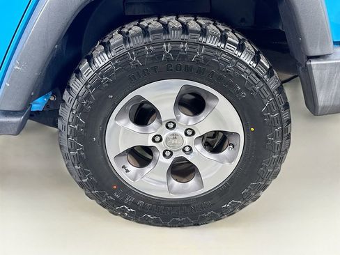 Used 2017 Jeep Wrangler Unlimited Sport w/ Connectivity Group AWD/4WD image 28