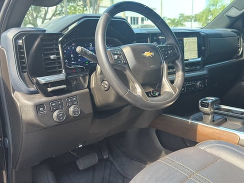 Used 2025 Chevrolet Silverado 1500 High Country AWD/4WD image 13