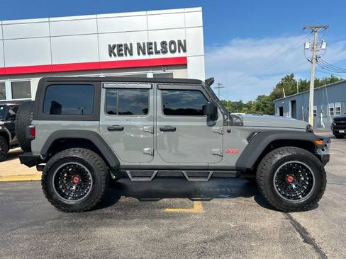 Used 2018 Jeep Wrangler Unlimited Sport S AWD/4WD image 17