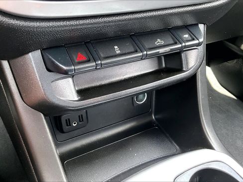 Used 2021 Chevrolet Colorado LT w/ LT Convenience Package image 32