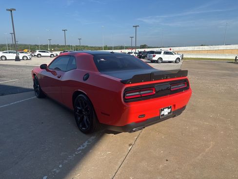 Used 2022 Dodge Challenger R/T w/ Blacktop Package RWD image 5
