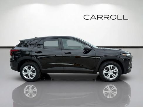 Used 2025 Chevrolet Trax LS FWD image 2