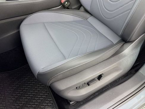 New 2026 Volkswagen Tiguan SE image 19