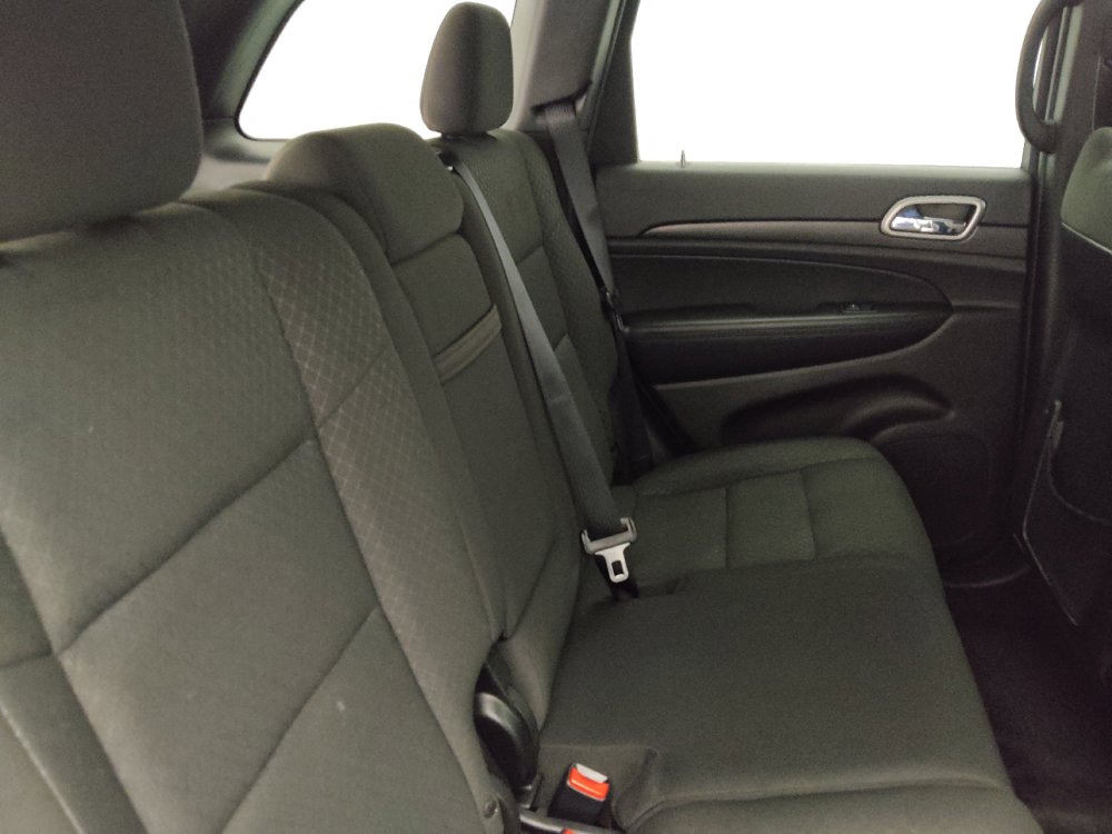 Used 2018 Jeep Grand Cherokee Laredo RWD image 19