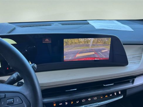 Used 2024 Cadillac XT4 Premium Luxury w/ Technology Package FWD image 24