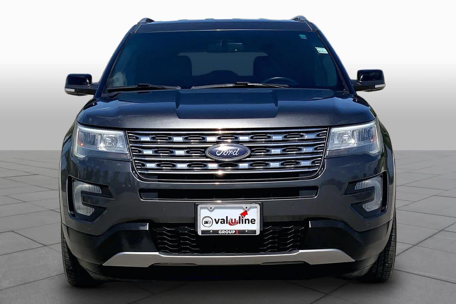 Used 2016 Ford Explorer XLT w/ Equipment Group 202A FWD image 4