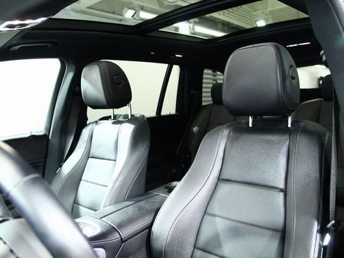 Used 2025 Mercedes-Benz GLS 450 4MATIC image 18