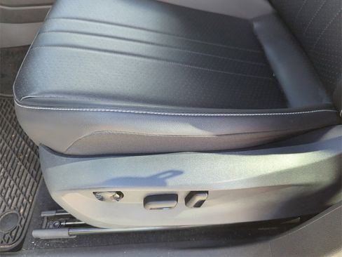 Used 2022 Volkswagen Tiguan SE R-Line image 34