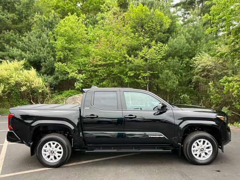 Used 2024 Toyota Tacoma SR5 AWD/4WD image 6