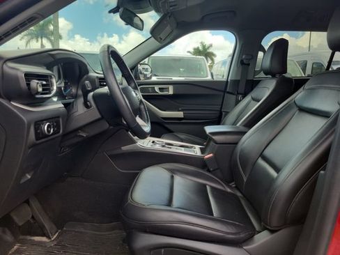 Used 2023 Ford Explorer XLT w/ Equipment Group 202A RWD image 19