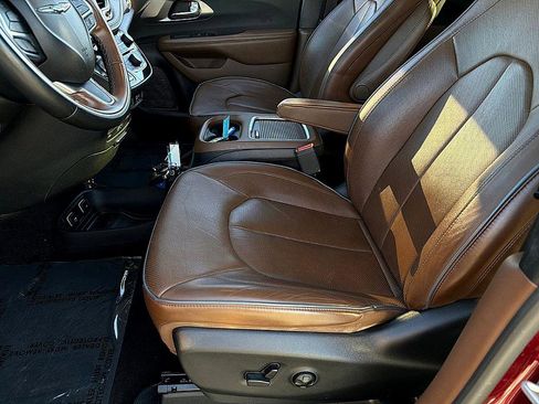 Used 2019 Chrysler Pacifica Limited w/ Tire & Wheel Group image 11