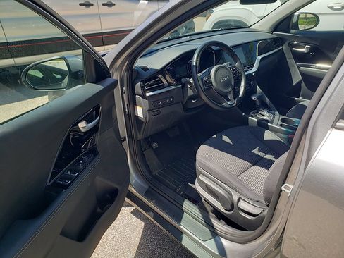 Used 2022 Kia Niro LXS FWD image 6