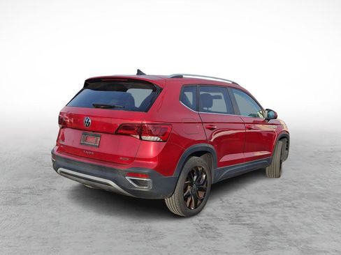 Used 2022 Volkswagen Taos SE w/ Panoramic Sunroof Package image 3