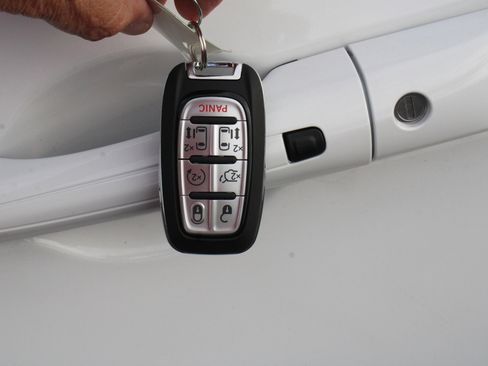 New 2026 Chrysler Pacifica Select image 23