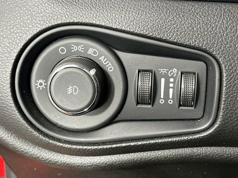 Used 2023 Jeep Renegade Trailhawk image 23