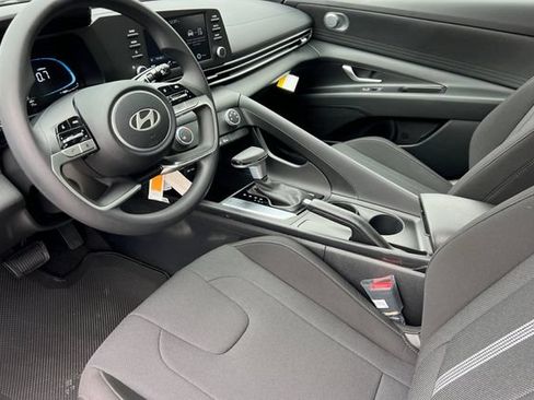 New 2026 Hyundai Elantra SE FWD image 9