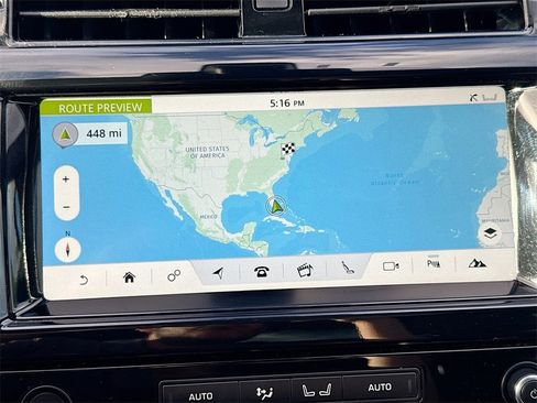 Used 2018 Land Rover Discovery HSE image 14