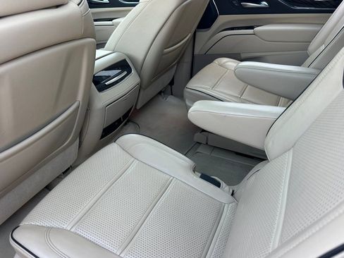 Used 2024 Cadillac Escalade Premium Luxury RWD image 14
