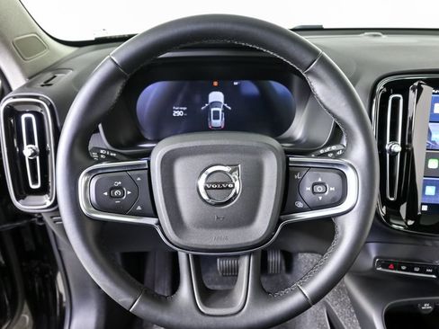 Used 2025 Volvo XC40 B5 Plus image 10