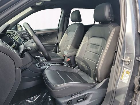 Used 2022 Volkswagen Tiguan SEL R-Line AWD/4WD image 9