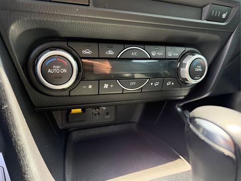 Used 2018 MAZDA MAZDA3 Touring FWD image 37
