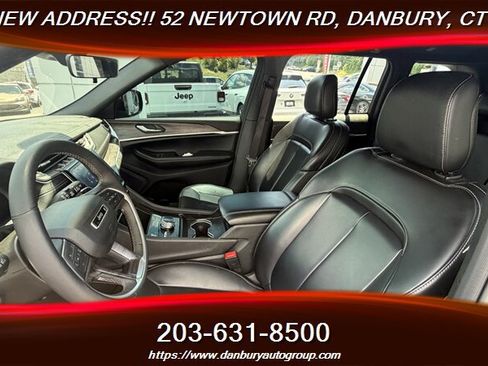 Used 2025 Jeep Grand Cherokee Limited AWD/4WD image 15