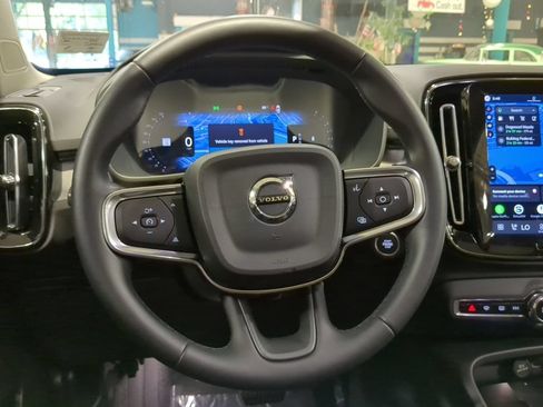 Used 2026 Volvo XC40 B5 Plus AWD/4WD image 2