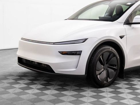 Used 2026 Tesla Model Y Long Range image 33