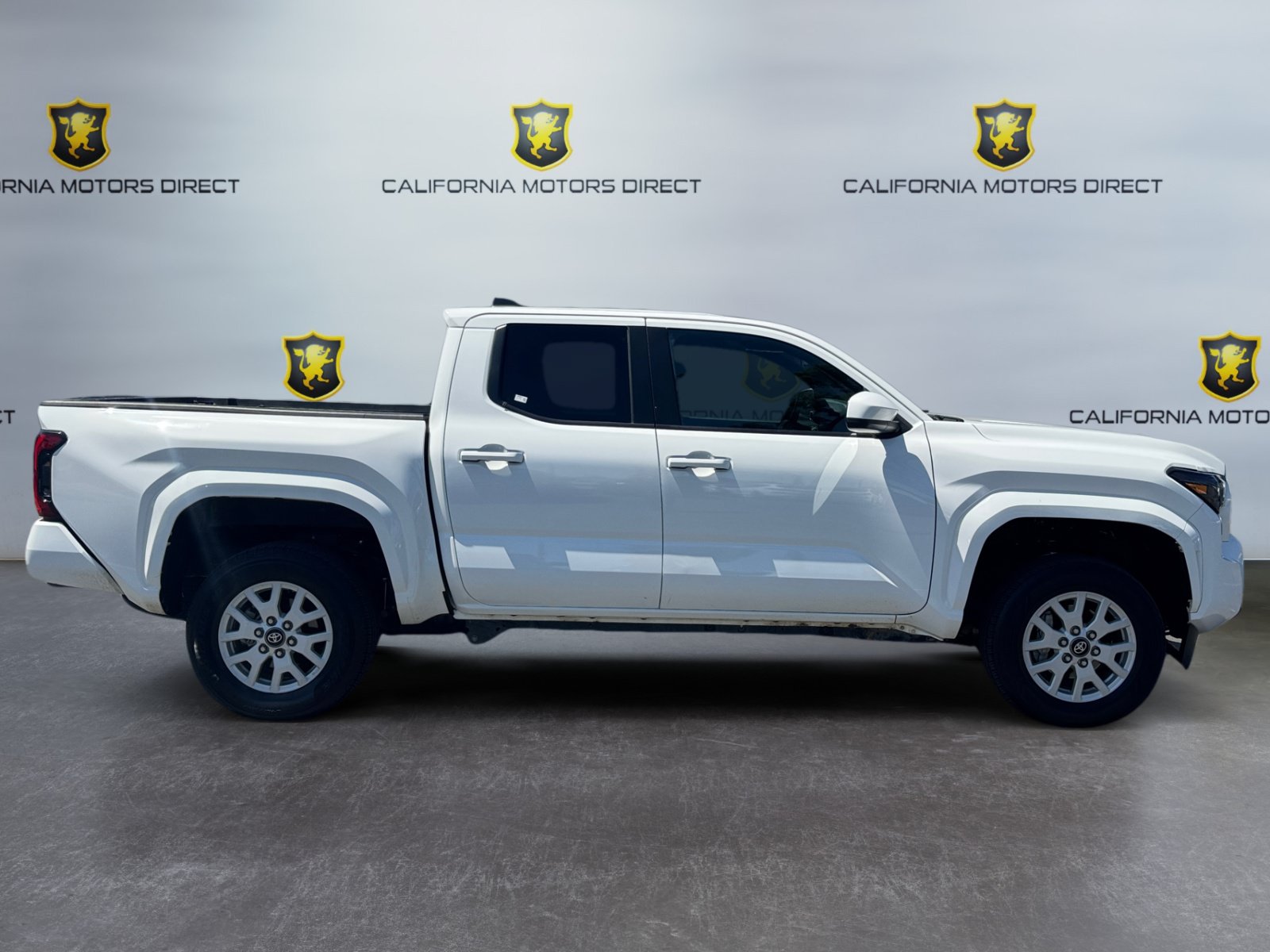 Used 2025 Toyota Tacoma SR5 AWD/4WD image 6