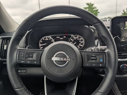 Used 2023 Nissan Pathfinder SL AWD/4WD image 28