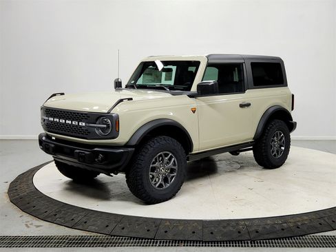 New 2025 Ford Bronco Badlands image 3