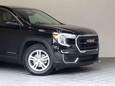 Used 2022 GMC Terrain SLE FWD image 3