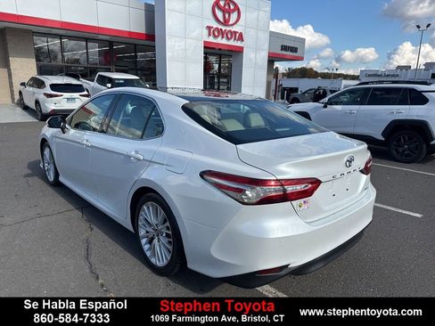 Used 2018 Toyota Camry XLE image 5