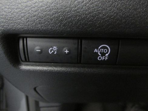 Used 2024 Nissan Rogue S FWD image 29