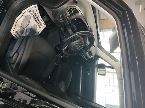 Used 2019 Jeep Renegade Altitude w/ Quick Order Package 2XM FWD image 30