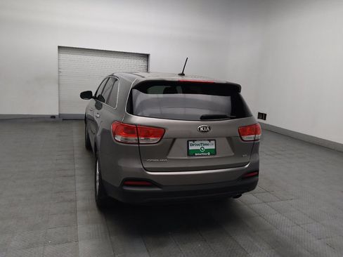 Used 2016 Kia Sorento L FWD image 6